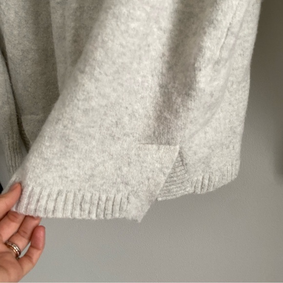 GAP Wool Alpaca Blend Oversize V-Neck Boxy Sweater Size XS Petite - Picture 7 of 11